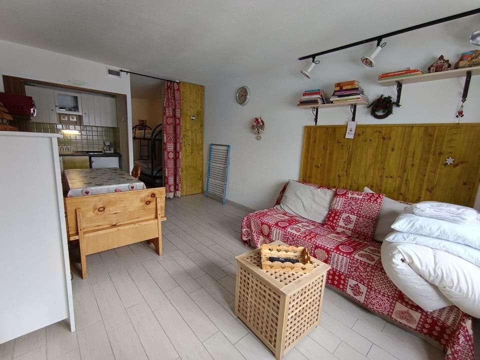 Studio skis aux pieds avec lave-linge pour 4 pers., animaux acceptés - FR-1-445-55 Apartment in Montgenèvre