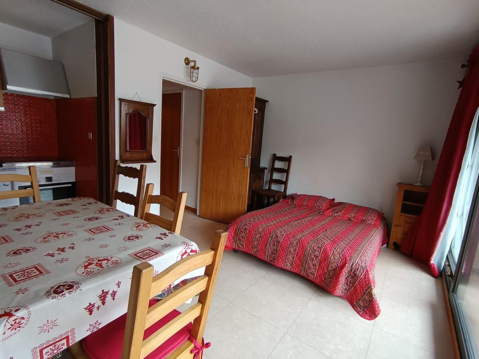 Studio spacieux proche pistes, animaux et parking - FR-1-445-63 Apartment in Montgenèvre