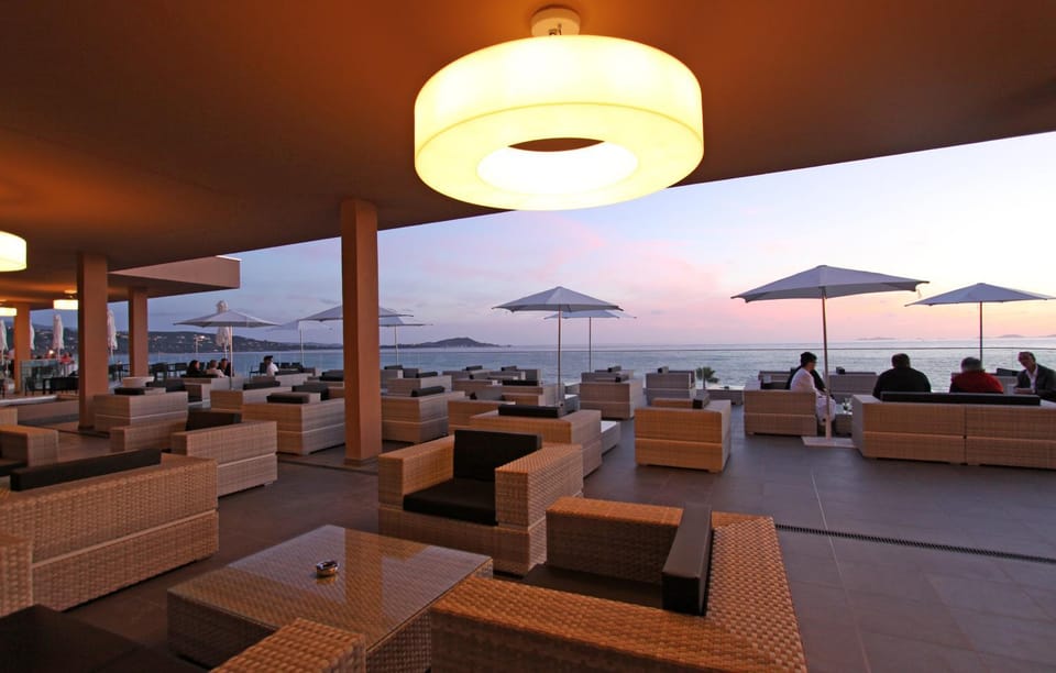 Lounge or bar