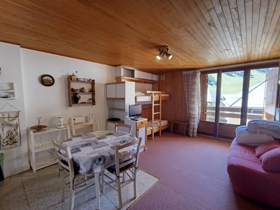 Studio abordable proche pistes, balcon sud, animaux admis - FR-1-445-90 Apartment in Montgenèvre