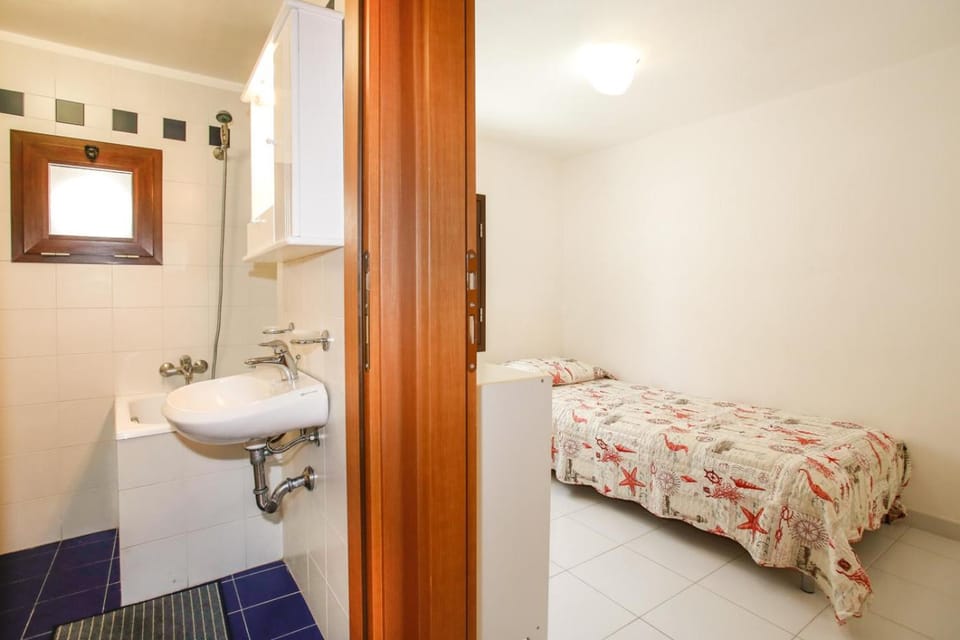 Bathroom, Bedroom