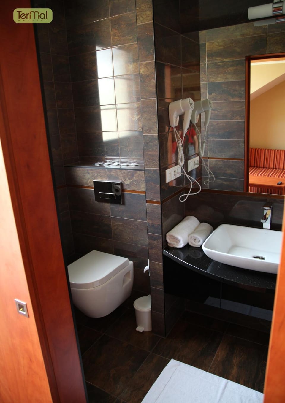 Toilet, Bathroom, towels