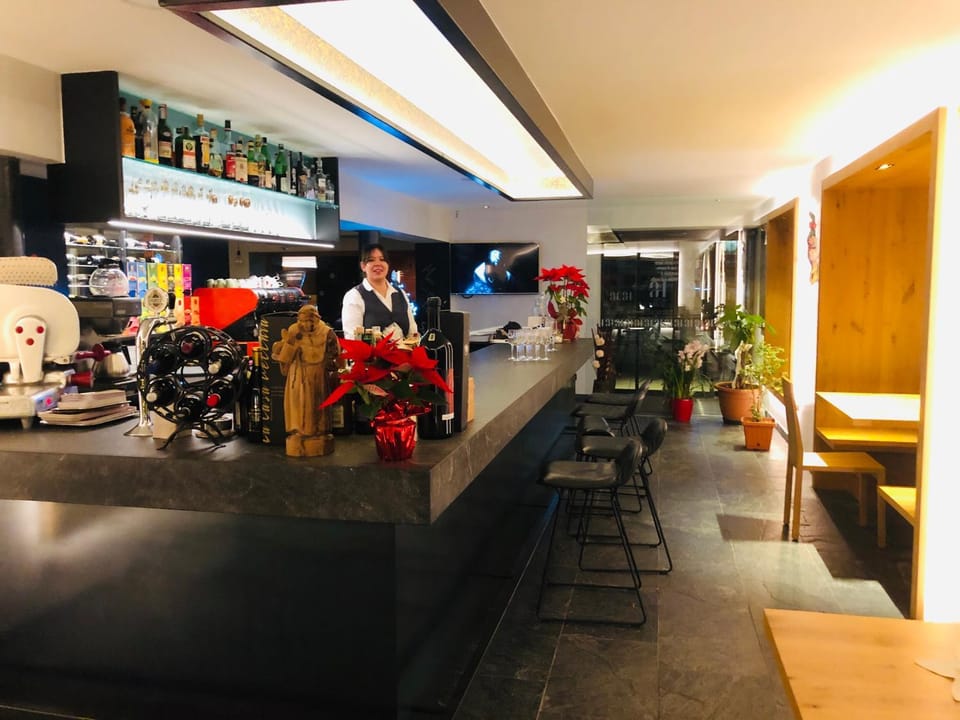 Winter, Lounge or bar