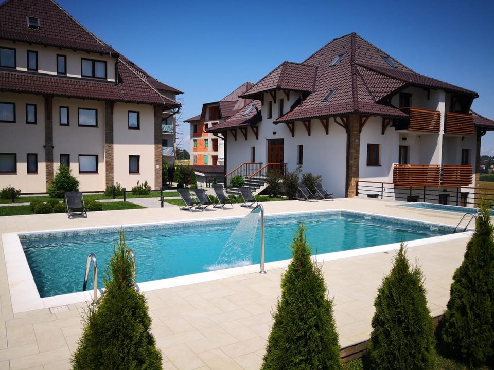 Property building, Swimming pool, Swimming pool