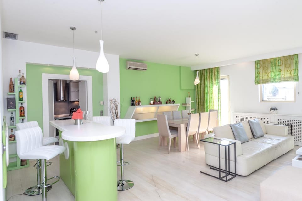 Living room, Lounge or bar, Seating area, Dining area