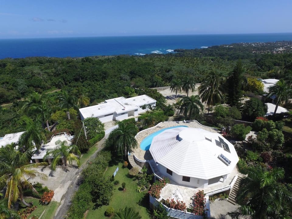 Property building, Bird's eye view, Sea view, Swimming pool
