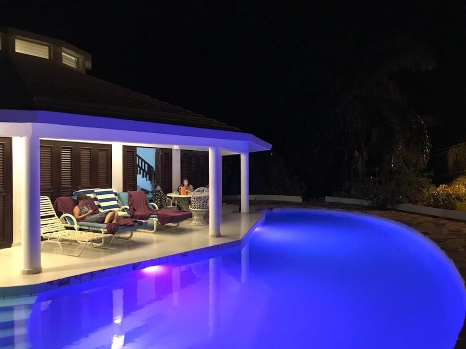 Property building, Balcony/Terrace, Swimming pool