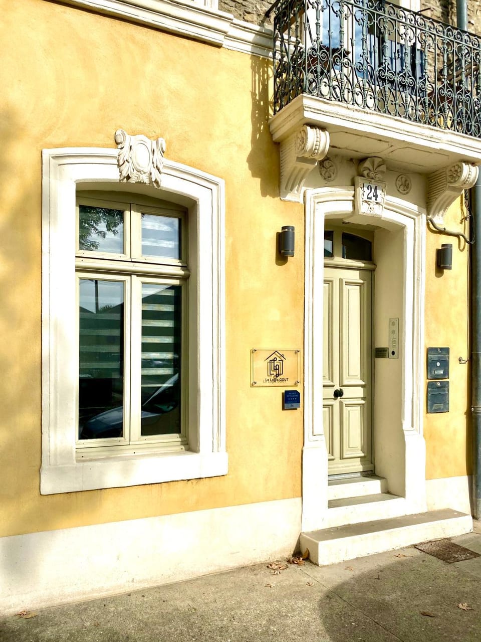 Property building, Facade/entrance