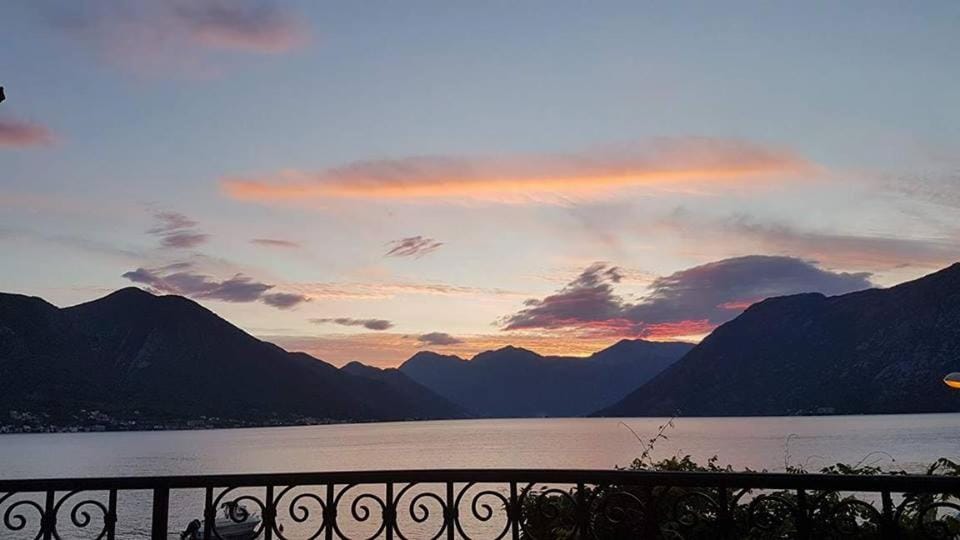 Maniva penthouse by the sea Apartment in Dobrota