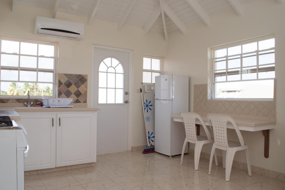 Plover Court Apartments Apartment in Christ Church