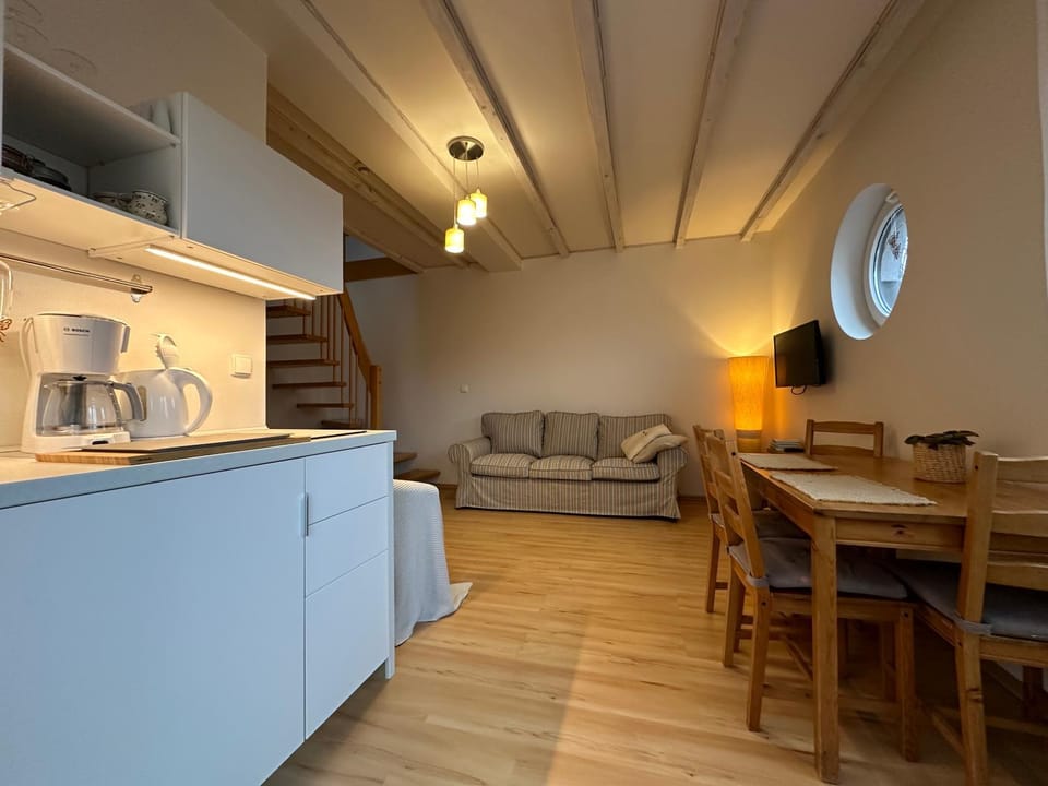 Kitchen or kitchenette, Living room
