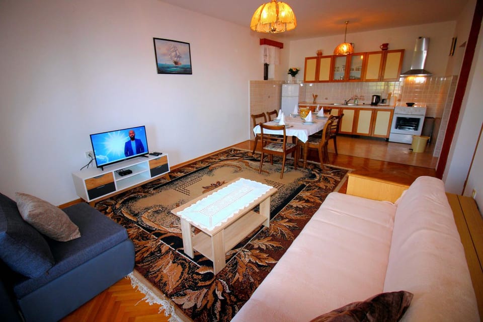 Living room, Dining area, kitchen