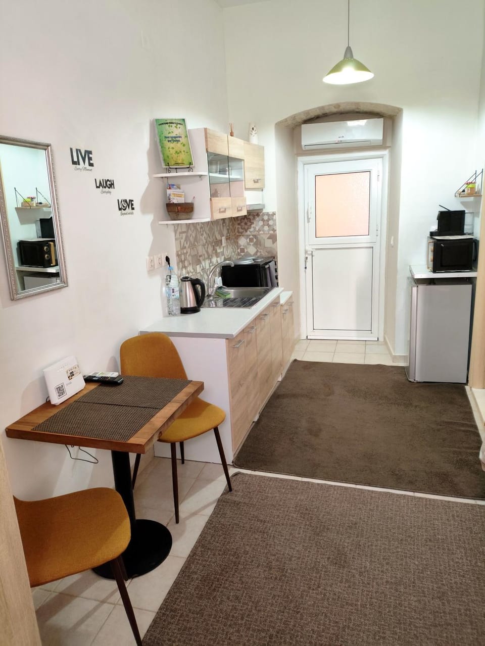 Kitchen or kitchenette
