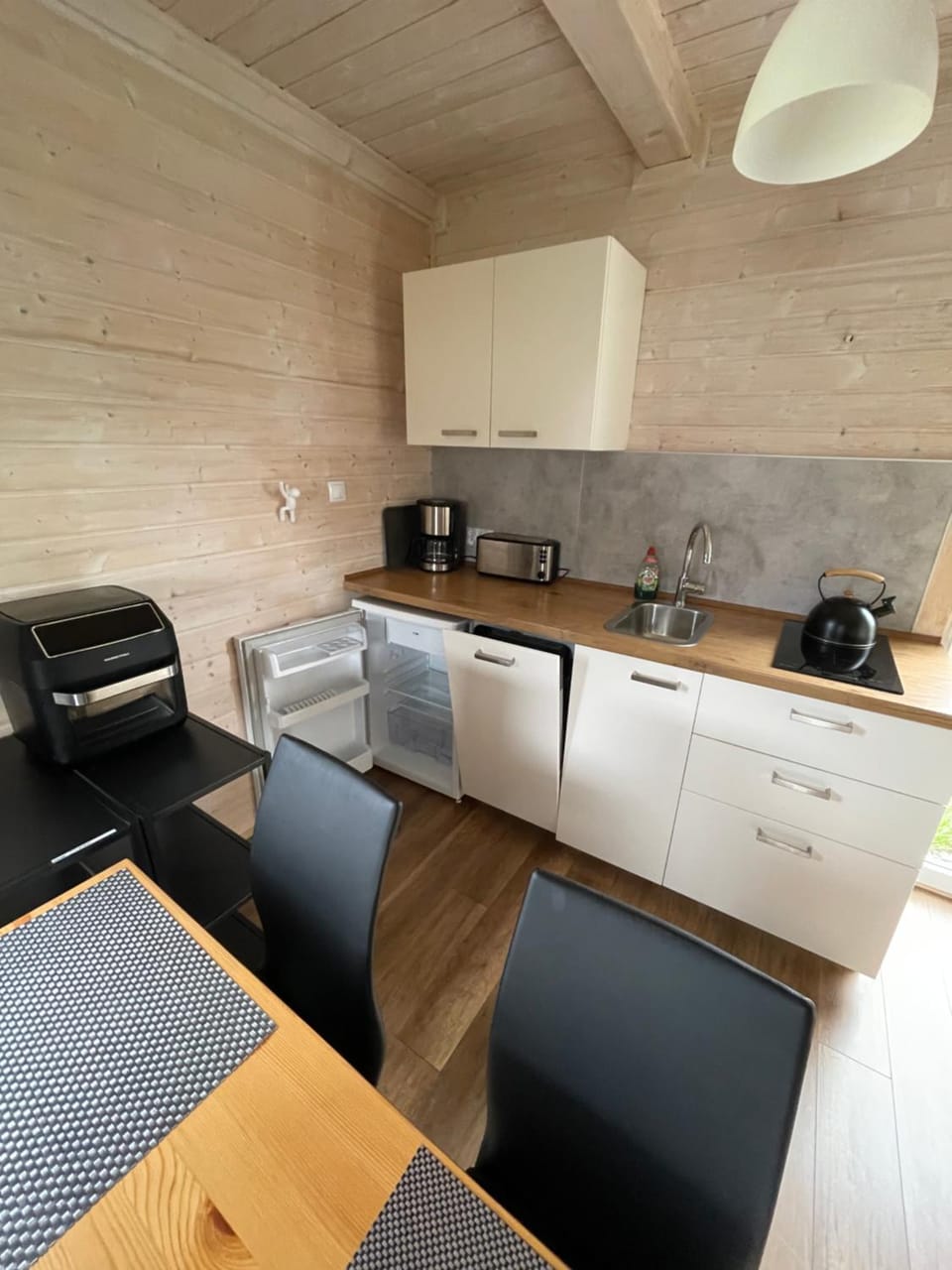 Kitchen or kitchenette, Dining area, stove, toaster