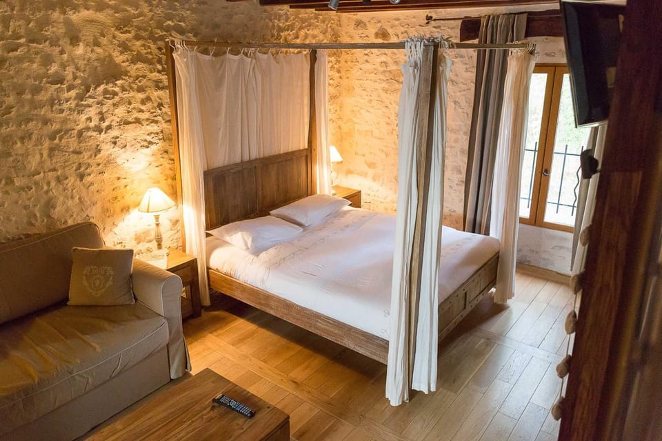 Bed, Garden view