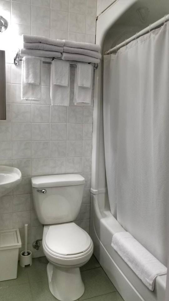 1-Bedroom Cozy #18 by Amazing Property Rentals Apartment in Gatineau