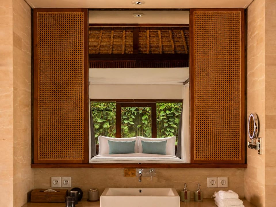 Bathroom, towels