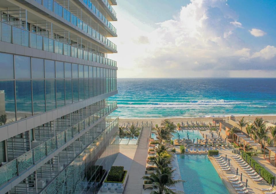 Facade/entrance, Balcony/Terrace, Beach, Pool view, Sea view, Swimming pool