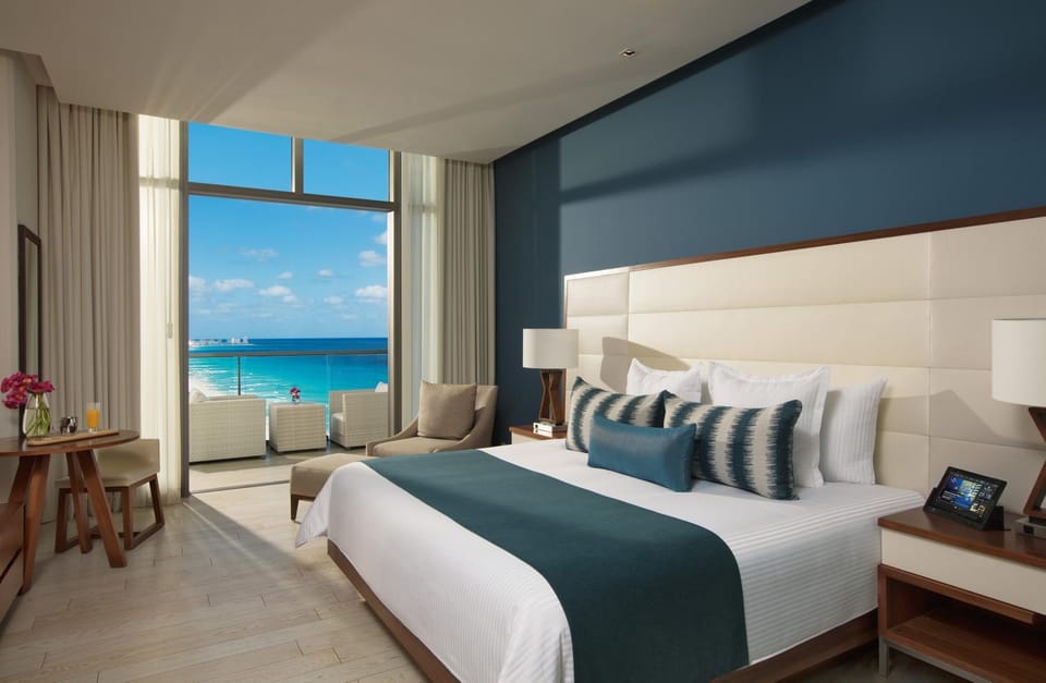 Bed, Photo of the whole room, Sea view