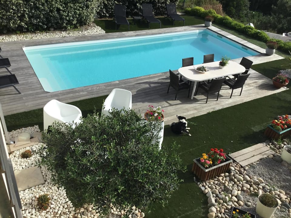 Property building, Patio, Garden, Swimming pool, sunbed