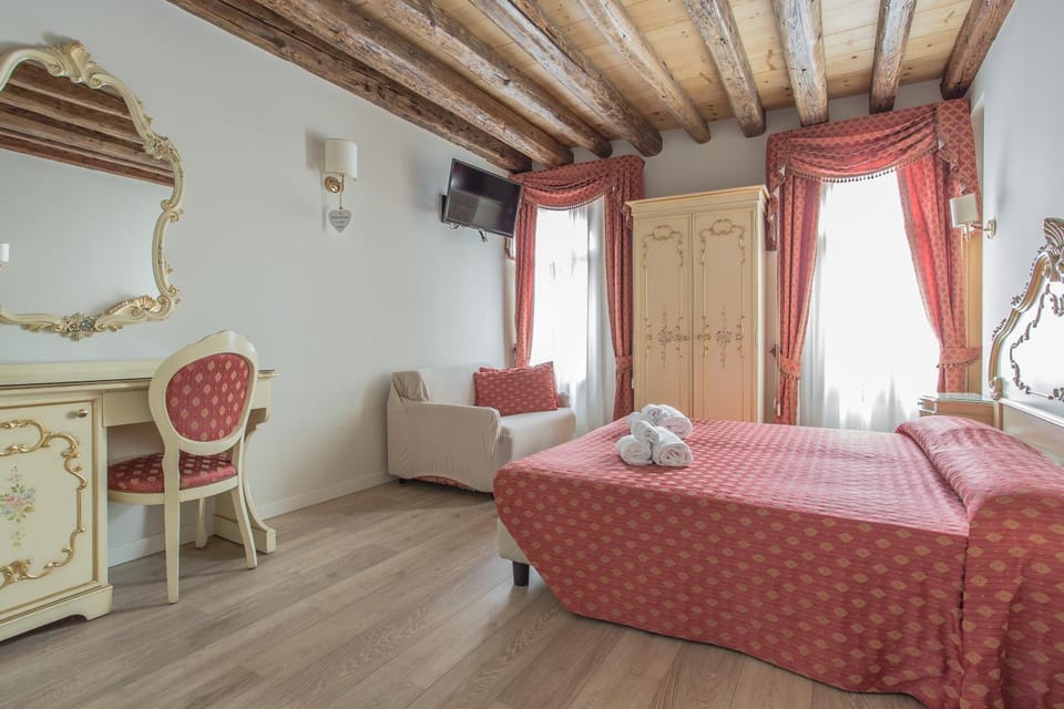 Bed, Photo of the whole room, Seating area, Bedroom, towels, wardrobe