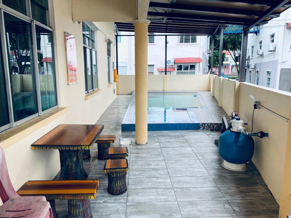 Swimming pool