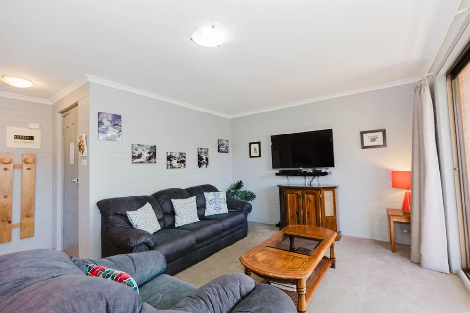 Aranda 3 25 Townsend Street House in East Jindabyne