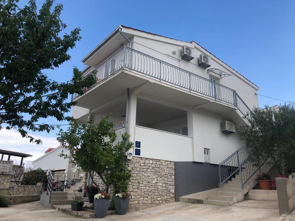 Property building, Facade/entrance