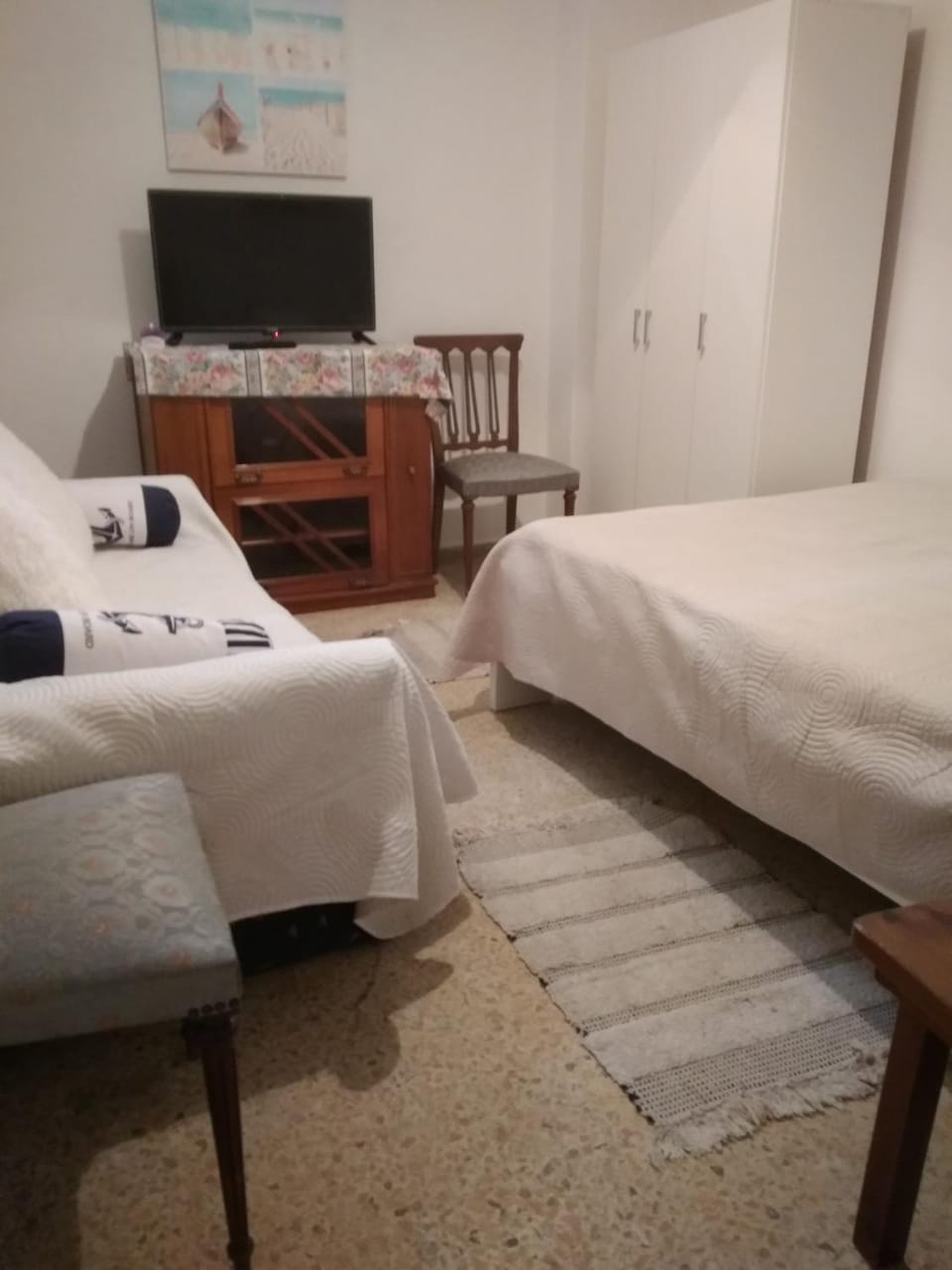 Photo of the whole room, Bedroom