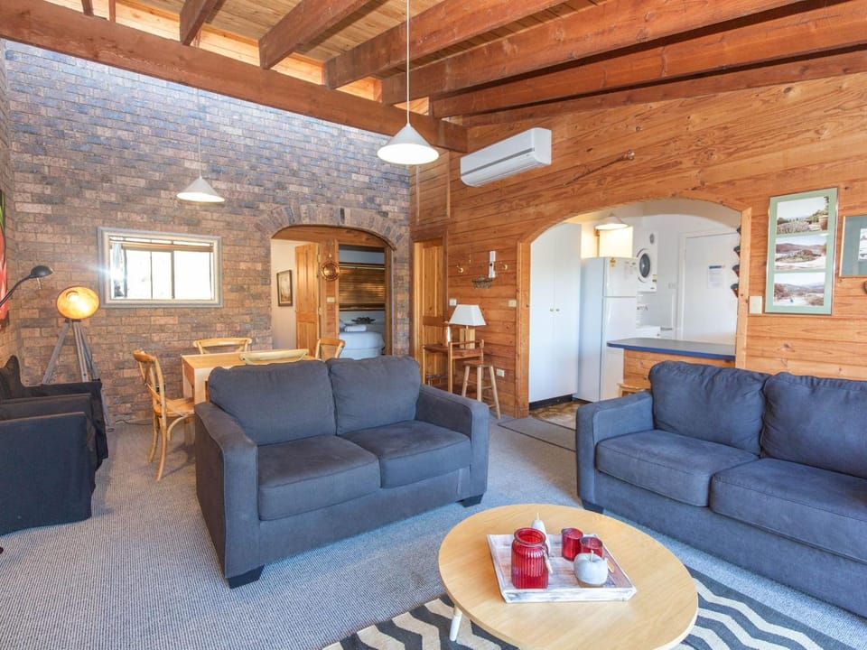 Koola 2 41 Townsend Street House in East Jindabyne