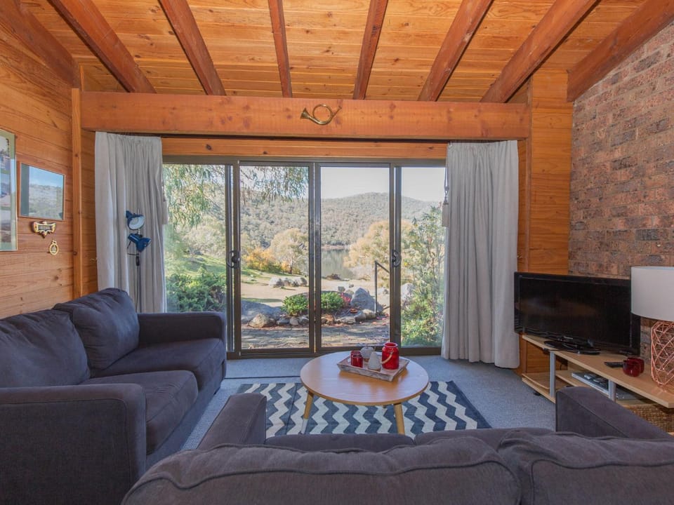 Koola 2 41 Townsend Street House in East Jindabyne