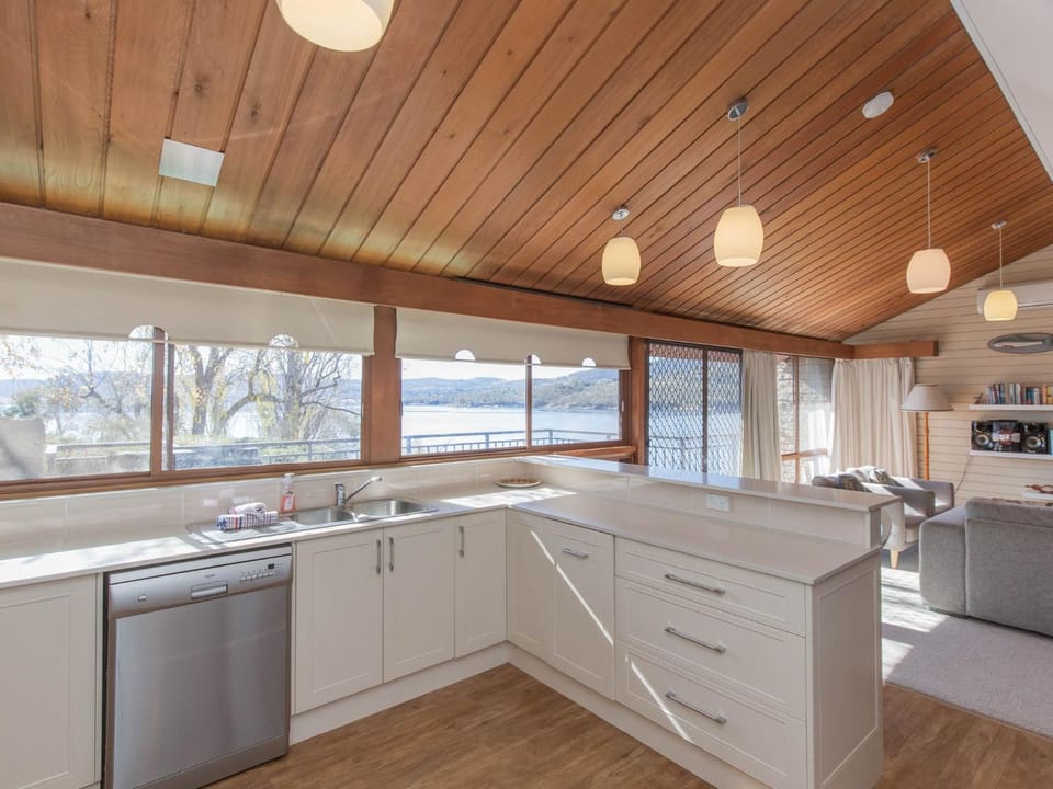 Platypus 19 McLure Circuit House in East Jindabyne
