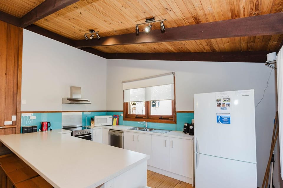 The Lakefront 69 Townsend Street House in East Jindabyne