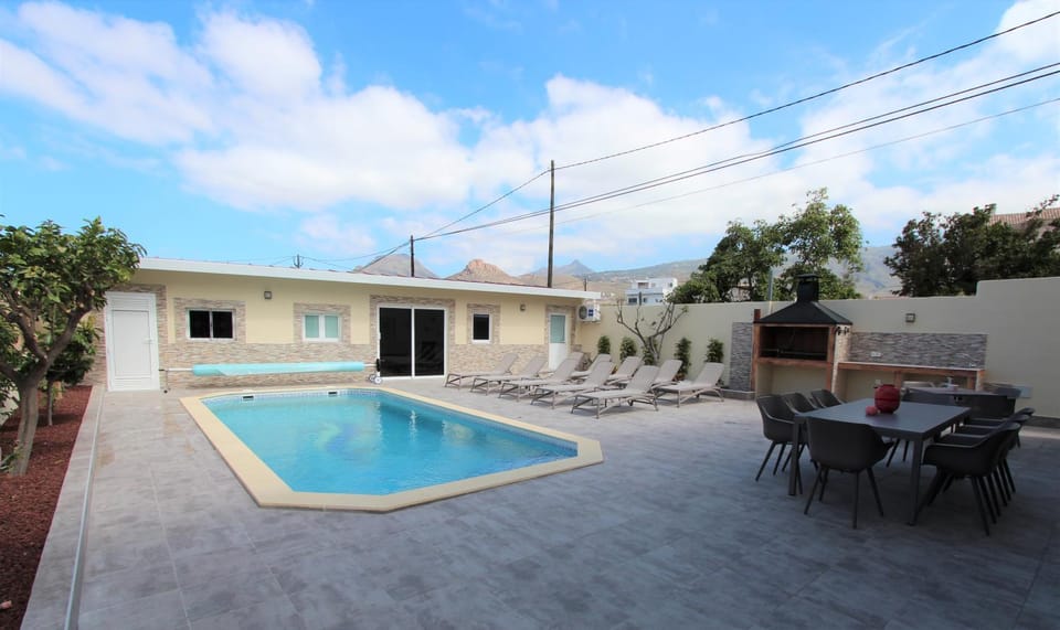 BBQ facilities, Balcony/Terrace, Swimming pool