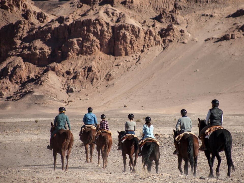 Nearby landmark, Off site, Natural landscape, Activities, Activities, Horse-riding, Horse-riding