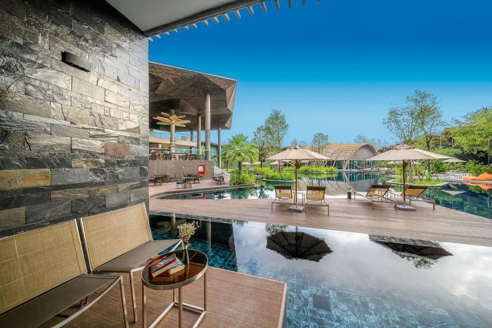 Pool view, Swimming pool