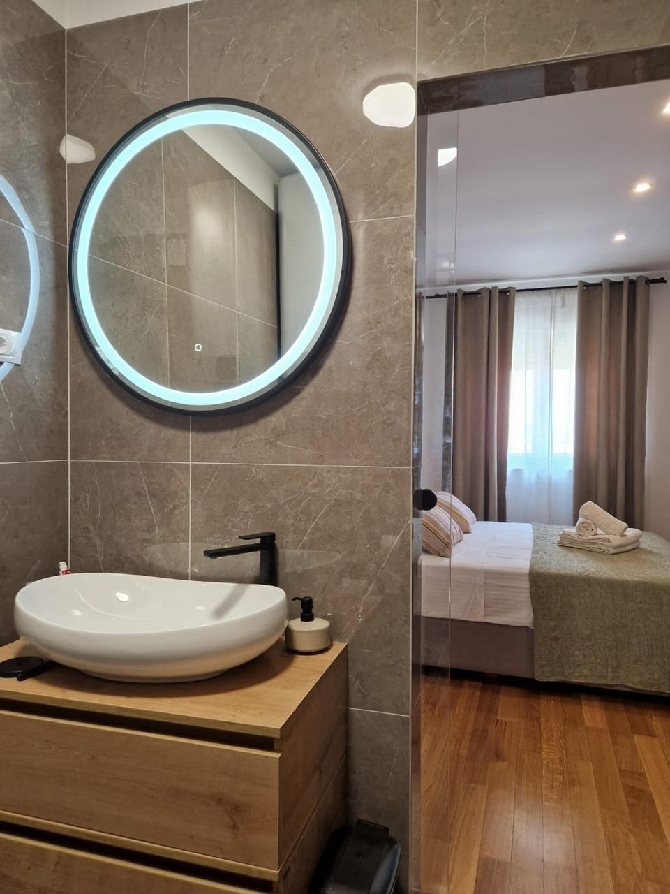 Bed, Bathroom