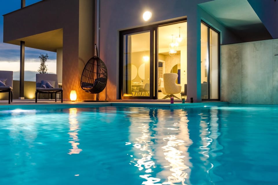 Facade/entrance, Seating area, Swimming pool