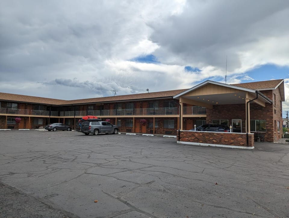 Henry's Fork Inn Motel in Saint Anthony