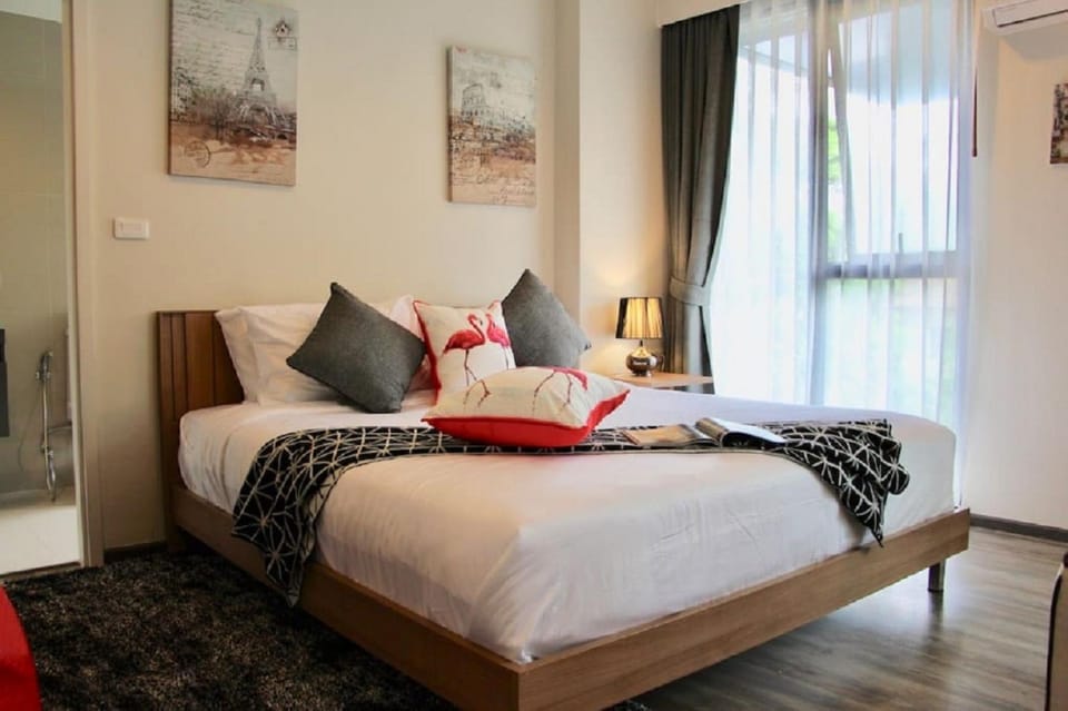 Bed, Photo of the whole room, Seating area, Bedroom, bunk bed
