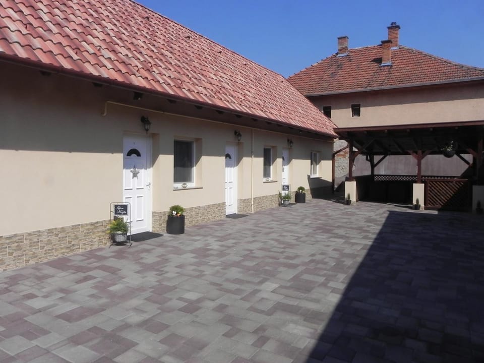 Türkiz Apartman Apartment in Slovakia