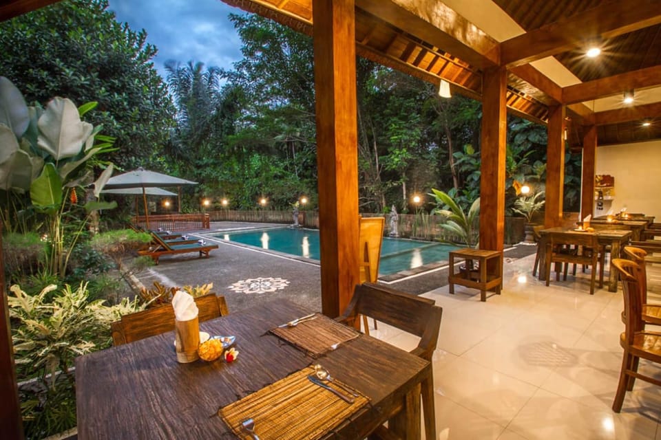 Patio, Restaurant/places to eat, Pool view, Area and facilities, Swimming pool