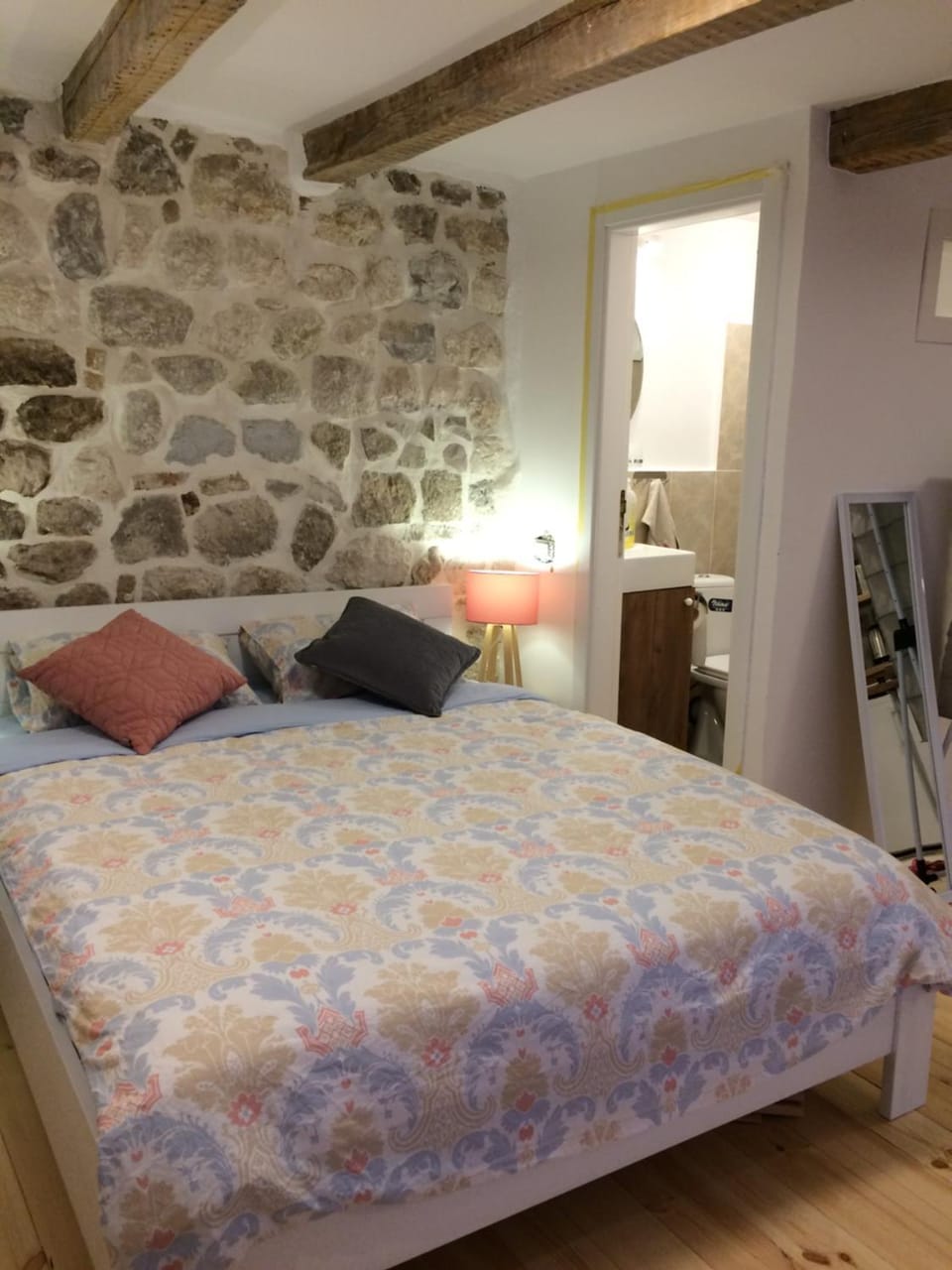 Shower, Toilet, Library, Bedroom