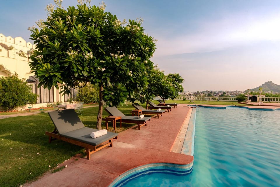 Natural landscape, Garden view, sunbed