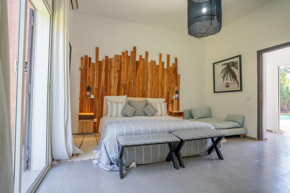 Photo of the whole room, Bedroom