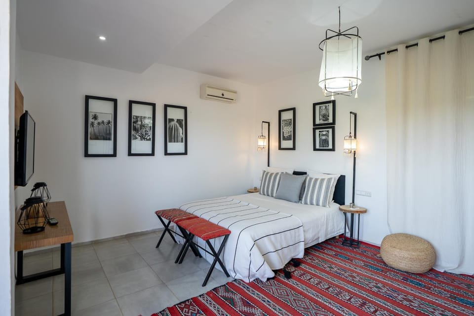 TV and multimedia, Photo of the whole room, Bedroom, air conditioner
