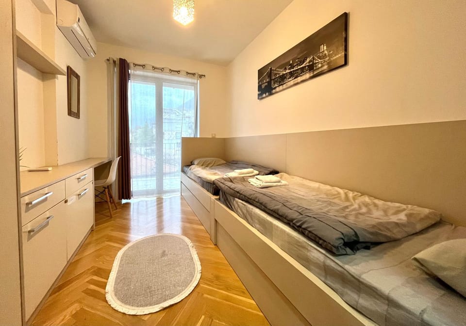 Bed, Bathroom, Photo of the whole room, Bedroom, towels