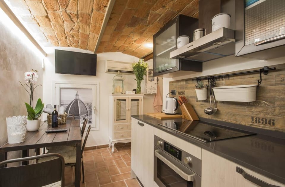 Day, Night, Other, Decorative detail, On site, Meals, Lunch, Dinner, Drinks, Alcoholic drinks, Non alcoholic drinks, Sunrise, Sunset, Certificate/Award, Family