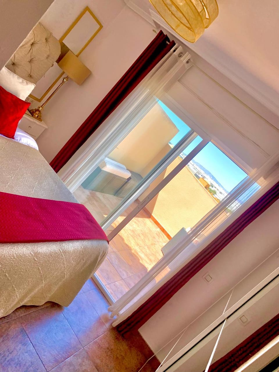 ÁTICO DELUXE entre CENTRO y PLAYA Salinas con TERRAZA, WIFI, PISCINA climatizada, GYM, SAUNA y GARAJE -Smart TV Apartment in Roquetas de Mar