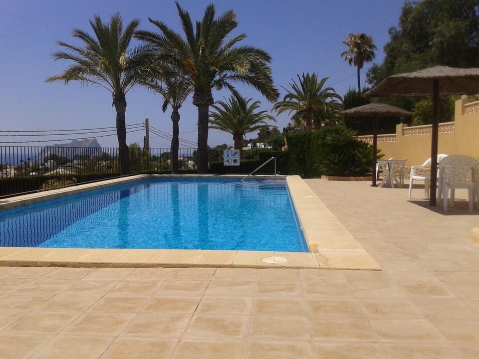 Swimming pool, Swimming pool